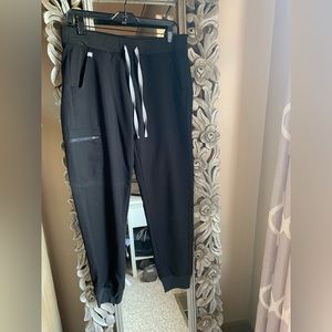 Figs. Zamora Jogger. Medium. Black.